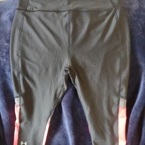 under armour compression capris size medium